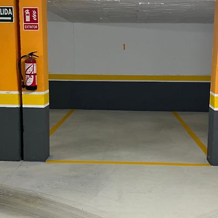 Brisa De Poniente Con Cochera Y Aire Acondicionado Aguilas Bagian luar foto