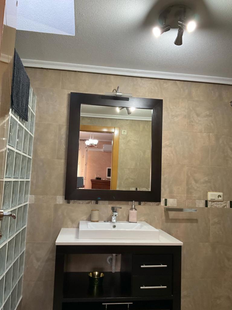 Brisa De Poniente Con Cochera Y Aire Acondicionado Aguilas Bagian luar foto